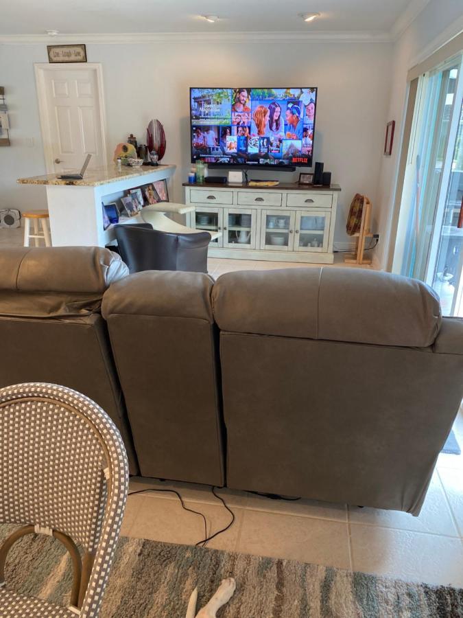 This Homestay Oasis Is The Cape'S Best Place To Stay Cape Coral Exterior foto
